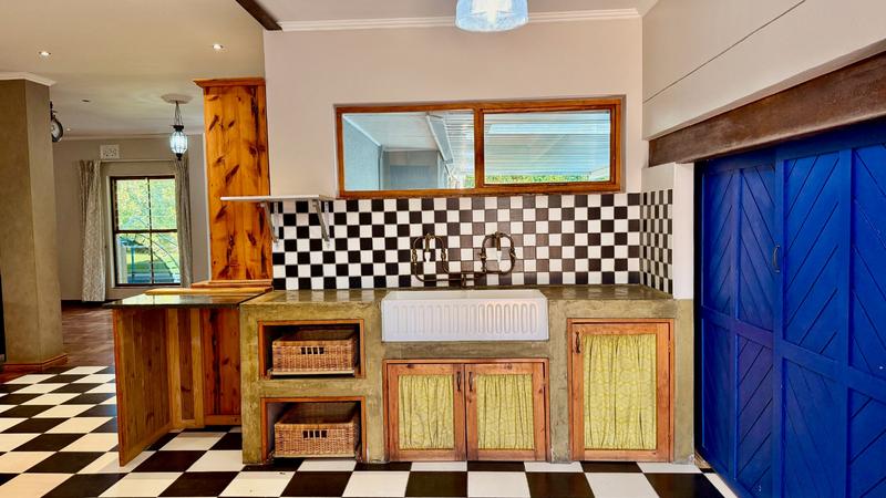 5 Bedroom Property for Sale in Kenridge Western Cape